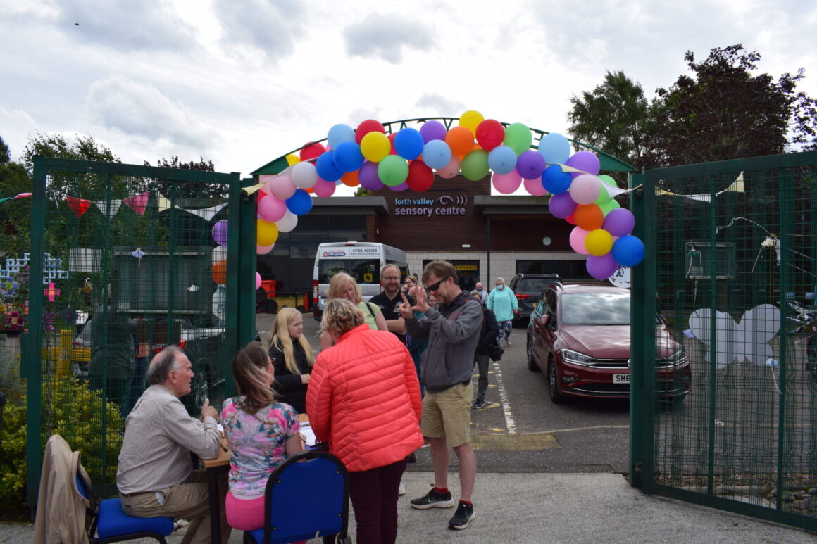 Queue through the balloon arch