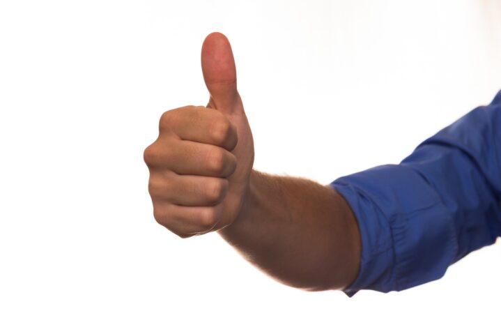 Thumbs up, one arm, blue shirt